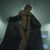 Taylor Momsen se dévoile entièrement nue dans son nouveau clip "Heaven Knows", mis en ligne le 13 février 2014.