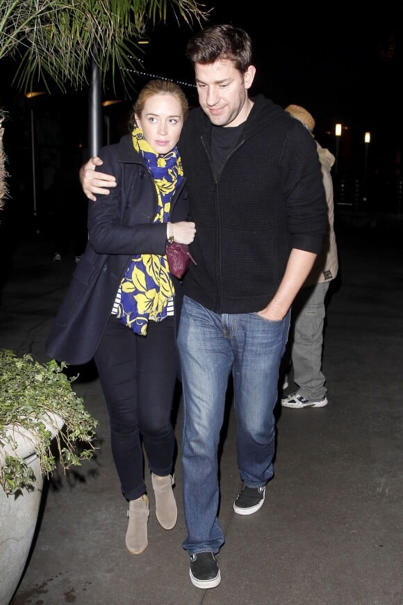 Emily Blunt, enceinte, et John Krasinski sont allés voir un film à Hollywood le 3 janvier 2014