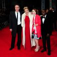 Emma Thompson avec son mari Greg Wise, leur fille Gaia et leur fils adoptif Tindy lors de la cérémonie des BAFTA Awards à Londres le 16 février 2014
