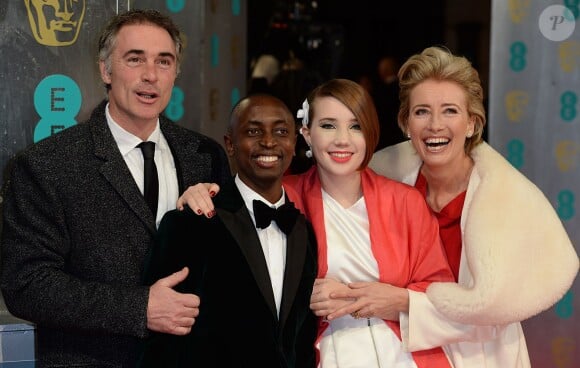 Emma Thompson avec son mari Greg Wise, leur fille Gaia et leur fils adoptif Tindy lors de la cérémonie des BAFTA Awards à Londres le 16 février 2014