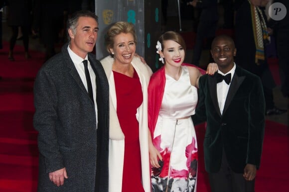 Emma Thompson en famille avec son mari Greg Wise, leur fille Gaia et leur fils adoptif Tindy lors de la cérémonie des BAFTA Awards à Londres le 16 février 2014