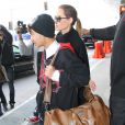 Angelina Jolie et Maddox arrivent à Los Angeles le 17 février 2014