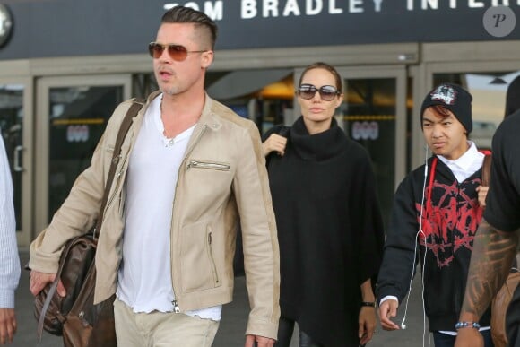Angelina Jolie, Brad Pitt et leurs fils Maddox de retour à Los Angeles après les  British Academy Film Awards, le 17 février 2014.