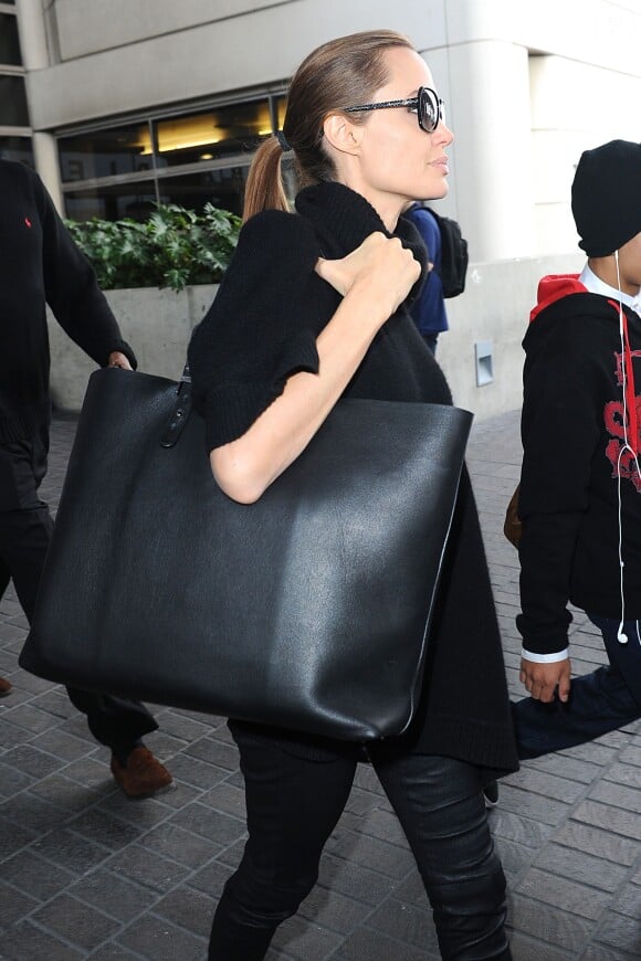 Angelina Jolie et Maddox de retour à Los Angeles après les British Academy Film Awards, le 17 février 2014.