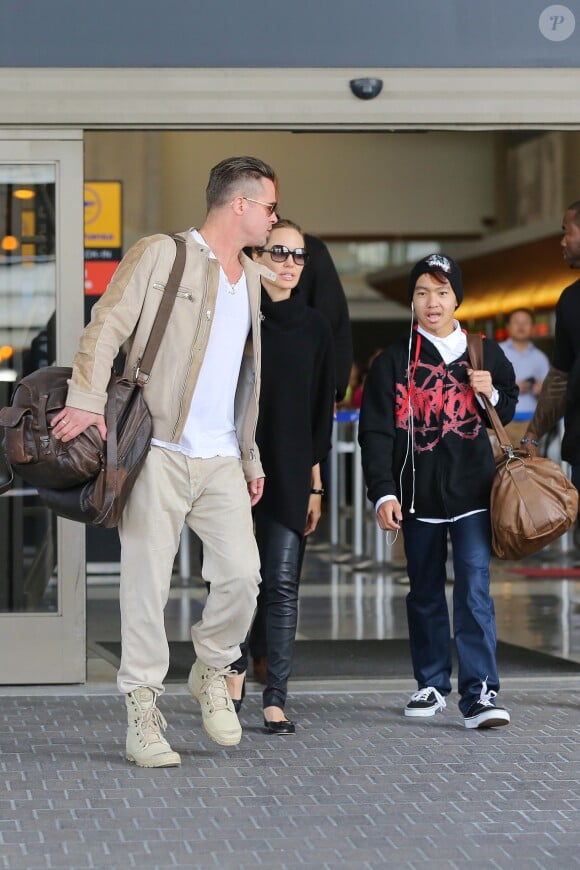 Please hide the child's face prior to the publication. Angelina Jolie, Brad Pitt and Maddox, plus their three security guys, after walking the red carpet for the 2014 British Academy Film Awards last night made their way through LAX this afternoon in Los Angeles, CA, USA on February 17, 2014. Photo by GSI/ABACAPRESS.COM18/02/2014 - Los Angeles