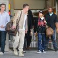 Angelina Jolie, Brad Pitt et Maddox, et leurs trois gardes du corps, de retour à Los Angeles le 17 février 2014.