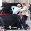 Pierce Brosnan et Emma Thompson sur le tournage du film Love Punch à Paris le 22 juin 2012