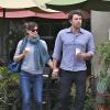 Ben Affleck et Jennifer Garner se promènent à Los Angeles avec leur café le 18 février 2014.