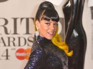 Lily Allen : Amincie, elle enchaîne les looks et les poses aux BRIT Awards 2014