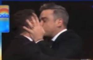 Robbie Williams : French Kiss inattendu à un animateur australien !