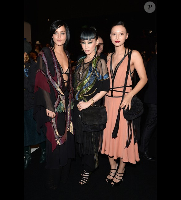 Leigh Lezark, Mademoiselle Yulia et Leah Weller assistent au défilé Gucci automne-hiver 2014. Milan, le 19 février 2014.