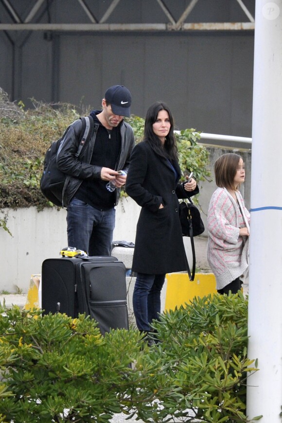 Exclusif - Courteney Cox arrive à Venise avec sa fille Coco Arquette et son petit ami Johnny McDaid, le 15 février 2014.