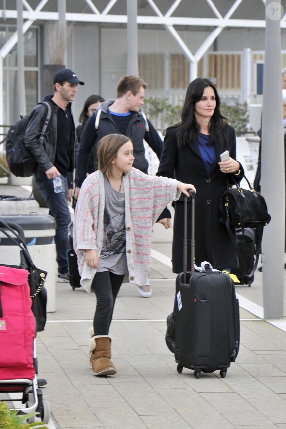 Exclusif -  Courteney Cox arrive à Venise avec sa fille Coco Arquette et son petit ami Johnny McDaid, le 15 février 2014.