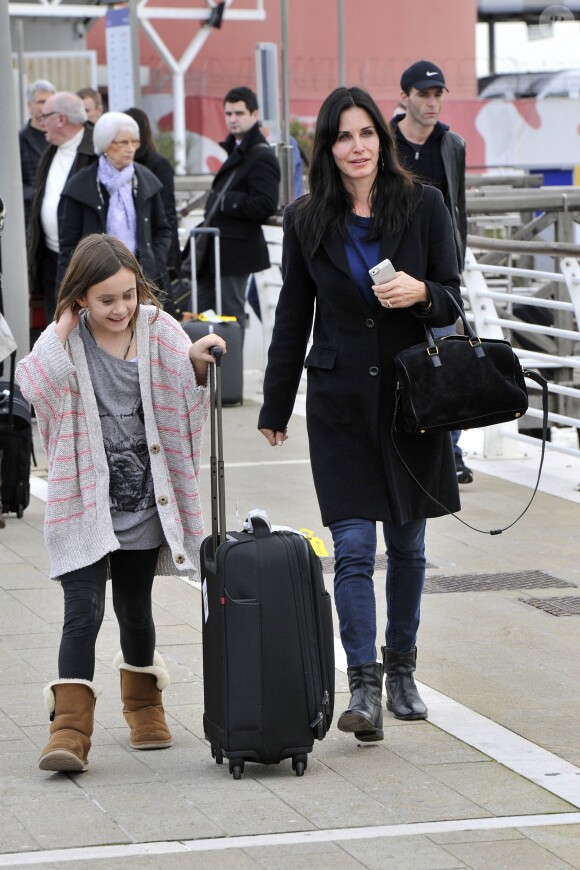 Exclusif - Courteney Cox arrive à Venise avec sa fille Coco Arquette et son petit ami Johnny McDaid, le 15 février 2014.
