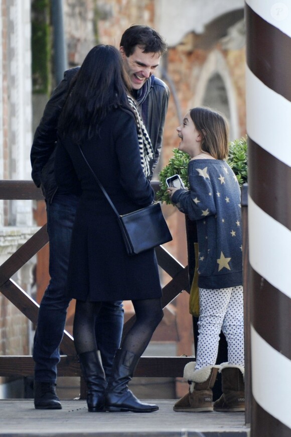 Exclusif - Courteney Cox se promène avec sa fille Coco Arquette et son petit ami Johnny McDaid à Venise, Italie, le 16 février 2014.