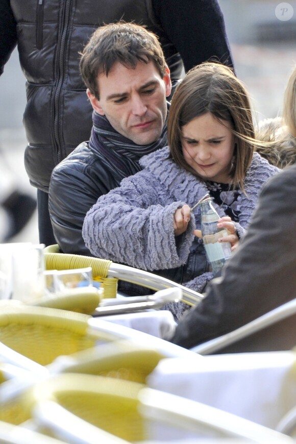 Exclusif - Johnny McDaid se promène avec Coco la fille de sa petite amie Courteney Cox à Venise en Italie, le 18 février 2014.