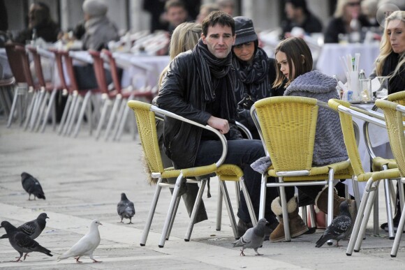 Exclusif - Johnny McDaid se promène avec Coco la fille de de sa petite amie Courteney Cox à Venise en Italie, le 18 février 2014.