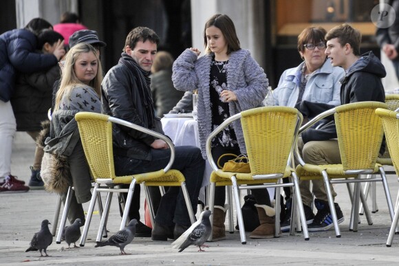 Exclusif - Johnny McDaid se promène avec Coco la fille de de sa petite amie Courteney Cox à Venise en Italie, le 18 février 2014.