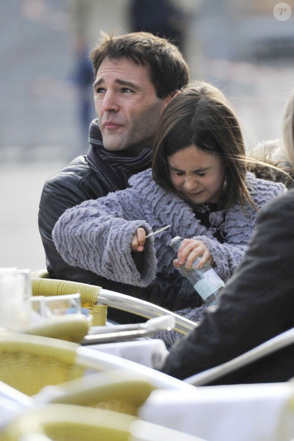 Exclusif - Johnny McDaid se promène avec Coco la fille de de sa petite amie Courteney Cox à Venise en Italie, le 18 février 2014.