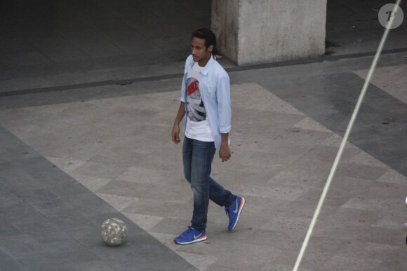 Le joueur de football du FC Barcelone Neymar tourne une publicité à Barcelone le 20 février 2014.