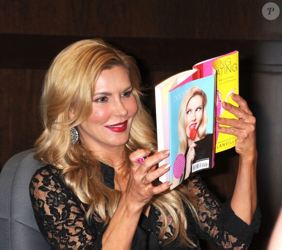 Brandi Glanville fait la promotion de son livre "Drinking and Dating" à Los Angeles, le 19 février 2014.