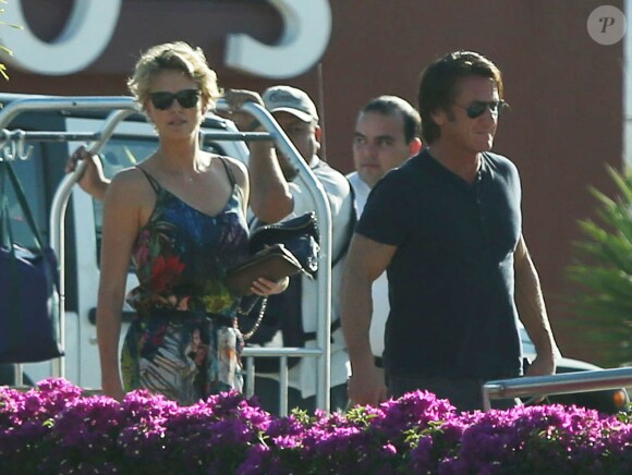 Exclusif - Sean Penn et Charlize Theron ont passé le week-end de la Saint-Valentin à Cabo San Lucas au Mexique, le 17 février 2014.