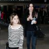 Courteney Cox en compagnie de sa fille Coco Arquette et de son petit ami Johnny McDaid à l'aéroport LAX de Los Angeles, le 14 février 2014.
