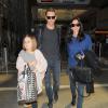 Courteney Cox avec sa fille Coco Arquette et son petit ami Johnny McDaid à l'aéroport LAX de Los Angeles, le 14 février 2014.