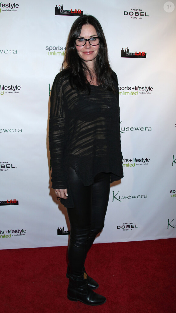 Courteney Cox à la soirée "Kusewera Red Carpet" à Los Angeles, Le 22 février 2014.