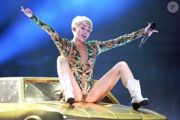 Miley Cyrus en concert dans le cadre de son "Bangerz Tour" à Anaheim, Los Angeles, le 20 février 2014.