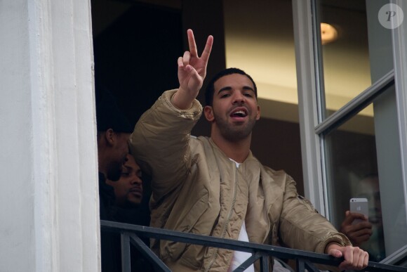 Exclusif - Drake, de passage dans la boutique Colette à Paris, le 24 février 2014.
