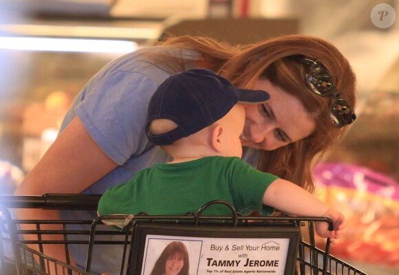 Jenna Fischer et son fils Weston à Los Angeles le 1er septembre 2012.
