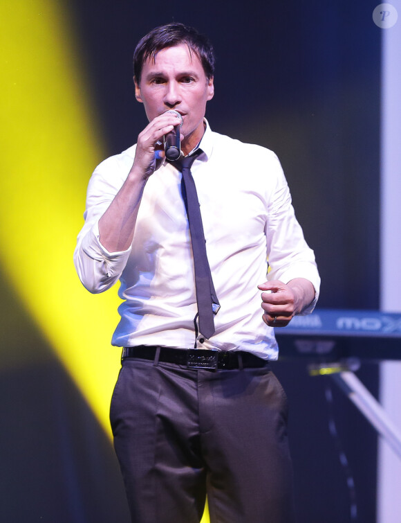 Nathan Moore - Concert des Worlds Apart sur la scène de Gayant Expo à Douai, le 5 mai 2013.