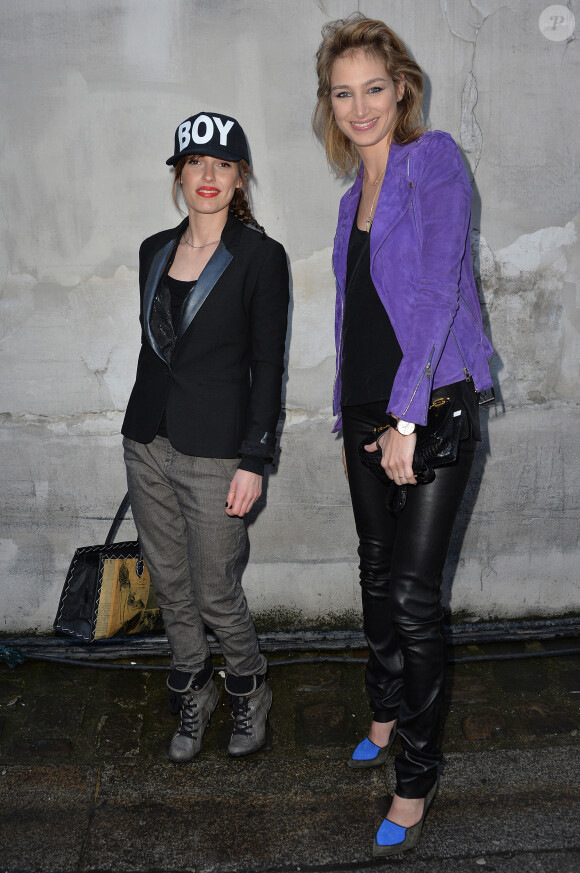 Jennifer Ayache et Pauline Lefèvre à leur arrivée au Garage Turenne pour assister défilé Barbara Bui. Paris, le 27 février 2014.