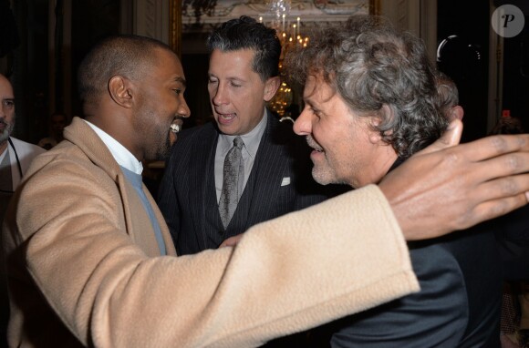Kanye West, Stefano Tonchi et Renzo Rosso en pleine discussion lors du défilé Maison Martin Margiela à l'hôtel Salomon de Rothschild. Paris, le 28 février 2014.