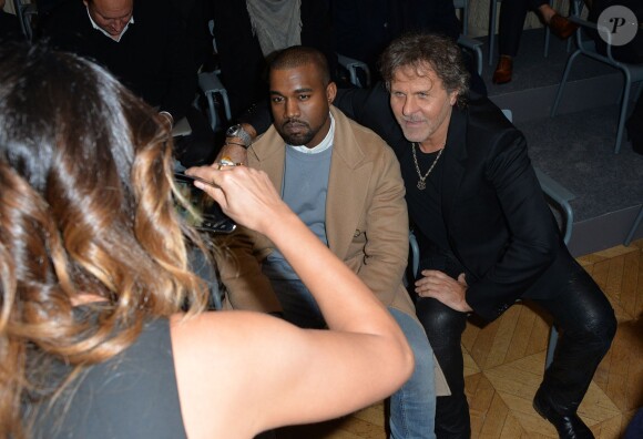 Luna prend en photo Kanye West et son père Renzo Rosso lors du défilé Maison Martin Margiela à l'Hôtel Salomon de Rothschild. Paris, le 28 février 2014.
