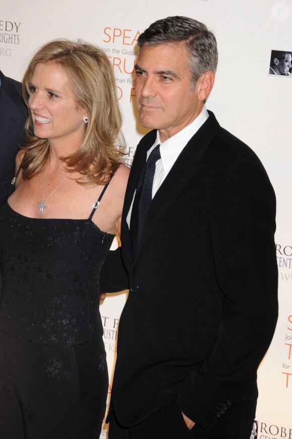 George Clooney et Kerry Kennedy au dîner Robert F. Kennedy Center For Justice & Human Rights Ripple of Hope Awards au Pier Sixty au Chelsea Piers de New York le 17 novembre 2010