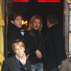 Kate Moss, sa fille Lila Grace et une amie, aperçues à l'hôtel Costes. Paris, le 1er mars 2014.