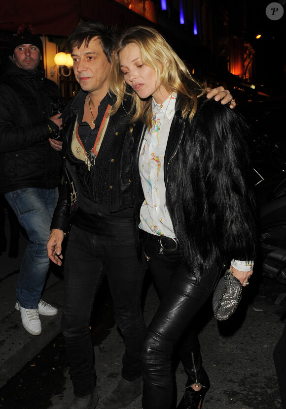 Kate Moss et Jamie Hince arrivent au Montana pour assister à la soirée du magazine Lui. Paris, le 1er mars 2014.