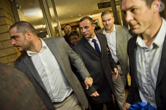 Oscar Pistorius lors de son arrivée au tribunal de Pretoria pour le second jour de son procès, le 4 mars 2014