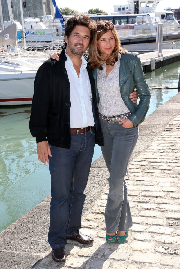 Bruno Madinier et Florence Pernel - Photocall de "Mes amis, mes amours..." au festival de la fiction TV de La Rochelle. Le 15 septembre 2012.