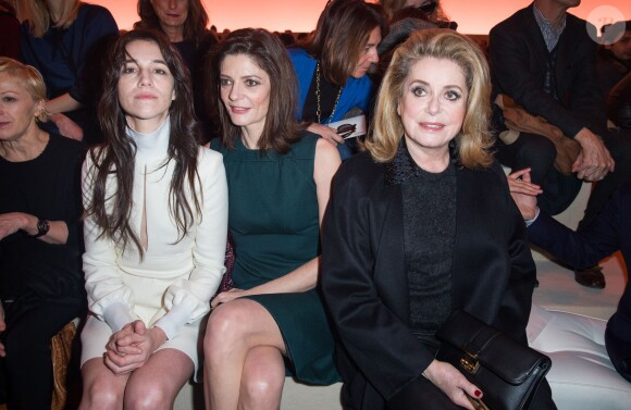 Exclusif - Charlotte Gainsbourg, Chiara Mastroianni et Catherine Deneuve au défilé Louis Vuitton à Paris, le 5 mars 2014.