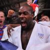 Teddy Riner remporte la médaille d'or aux JO de Londres le 3 août 2012.