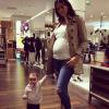 La belle Jade Foret, enceinte, et son adorable fille Liva. Février 2014.