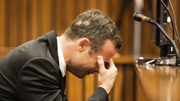 Oscar Pistorius, le procès : Son ex le charge, la défense embarrassée