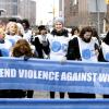 Kim Cattrall participe à la marche contre les violences faites aux femmes, à New York, le vendredi 7 mars 2014.