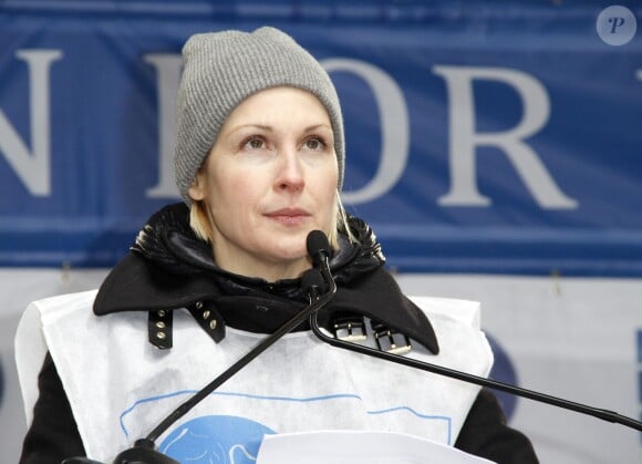 Kelly Rutherford participe à la marche contre les violences faites aux femmes, à New York, le vendredi 7 mars 2014.