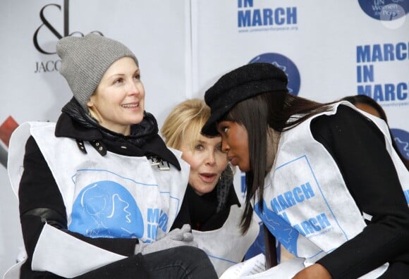 Kelly Rutherford, Trudie Styler et Naomi Campbell participe à la marche contre les violences faites aux femmes, à New York, le vendredi 7 mars 2014.