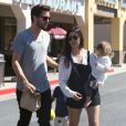 Kourtney Kardashian, Scott Disick et leurs deux enfants Mason et Penelope, quittent un restaurant après un déjeuner en famille. Woodland Hills, le 9 mars 2014.