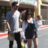 Kourtney Kardashian, Scott Disick et leurs deux enfants Mason et Penelope, quittent un restaurant après un déjeuner en famille. Woodland Hills, le 9 mars 2014.